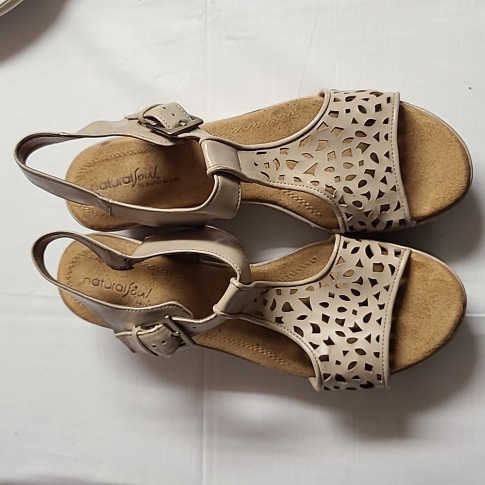 Eyeletted Boho T-strap Buckle Wedge Sandals Beige Natural Soul Naturalizer 9M - Picture 2 of 15